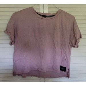 Calvin Klein Pink T-Shirt Stylish and Comfortable for Everyday Wear